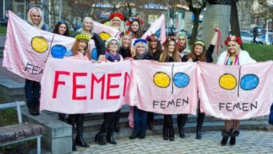 aktivistka dvizheniya femen ustroila protest v strasburge 5d94c0a992475