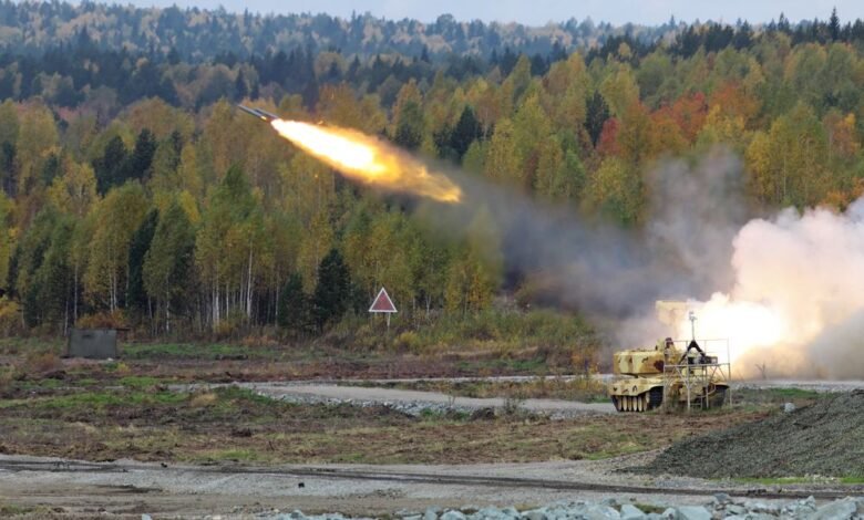 Индийские военные проверили новое реактивное оружие 1 indijskie voennye proverili novoe reaktivnoe oruzhie 5d94bc53678fc