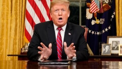 prezident donald tramp vrezaetsya v stenu novyj dom demokratii 5d94b33e3ce81