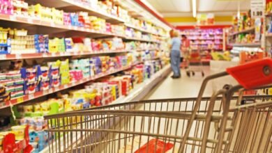 supermarket pohvalili za zamenu plastikovoj upakovki bananovymi listyami 5d94ab6ec6e19