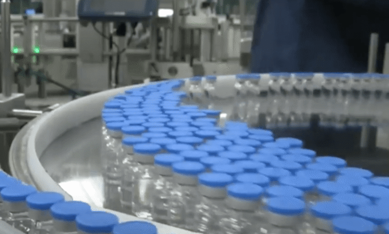 Вакцина Johnson & Johnson должна быть приостановлена в США после "чрезвычайно редких" тромбов, заявили FDA и ЦКЗ 1 screenshot 1 12