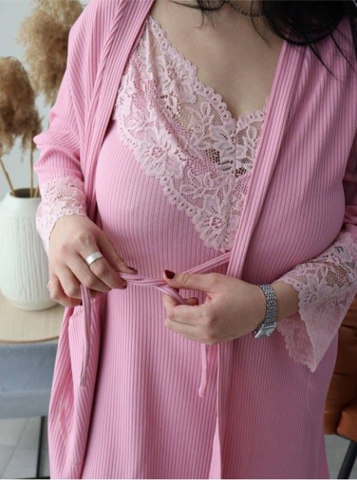 Як вибрати стильний халат для пишної фігури