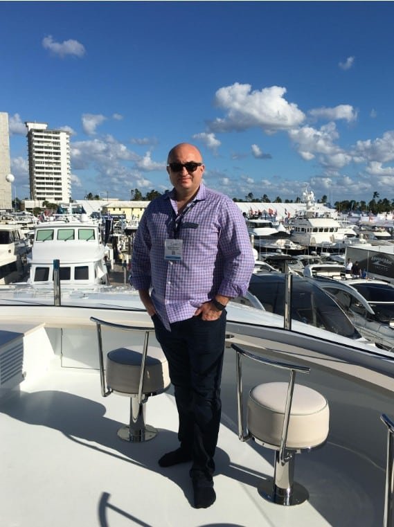 Андрей Шестаков, основатель компании Shestakov Yacht Sales, более 17 лет успешно помогает клиентам подобрать, проверить и купить яхту в США.