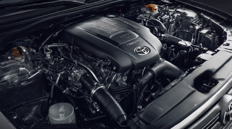 Двигатель Toyota Land Cruiser 200 V8 под капотом