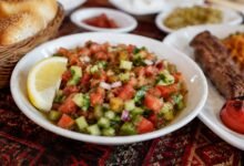 Çoban salatası with chopped tomatoes, cucumber, onion, green pepper and parsley served at a Turkish restaurant