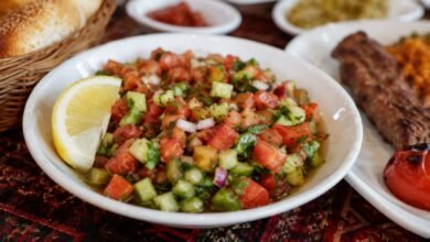 Çoban salatası with chopped tomatoes, cucumber, onion, green pepper and parsley served at a Turkish restaurant