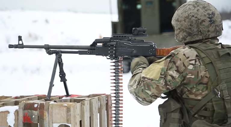 Военные США ищут компании, которые смогут воспроизвести технологию и начать производство российского пулемета Калашникова