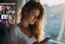 a woman looking at a phoneШукаю жінку для життя з номером телефону безкоштовно